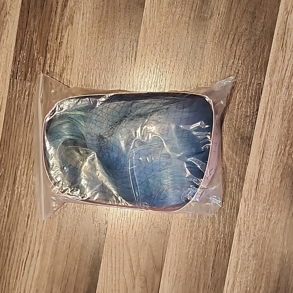 Blue wig - Picture 2 of 4